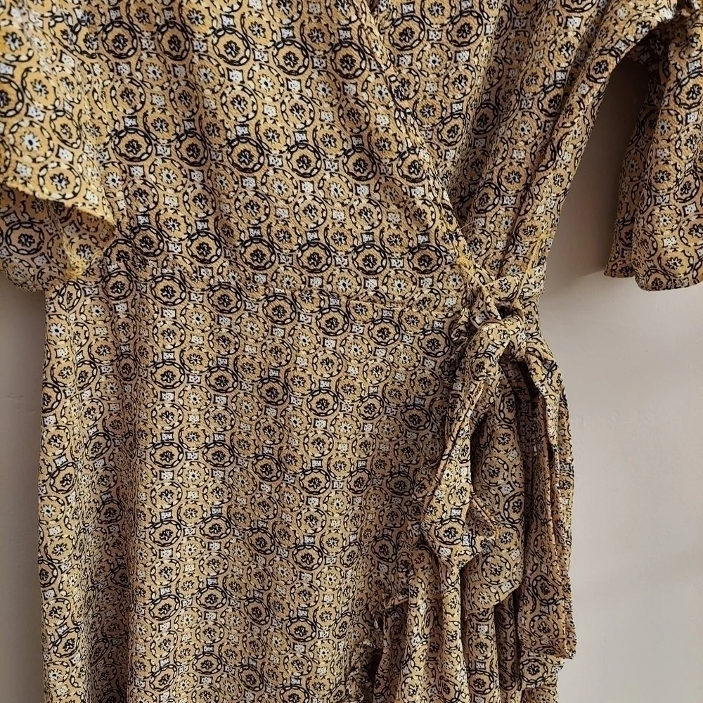 MAX STUDIO Ruffled Hi/Lo Yellow Floral Crepe Wrap Dress - Picture 6 of 15